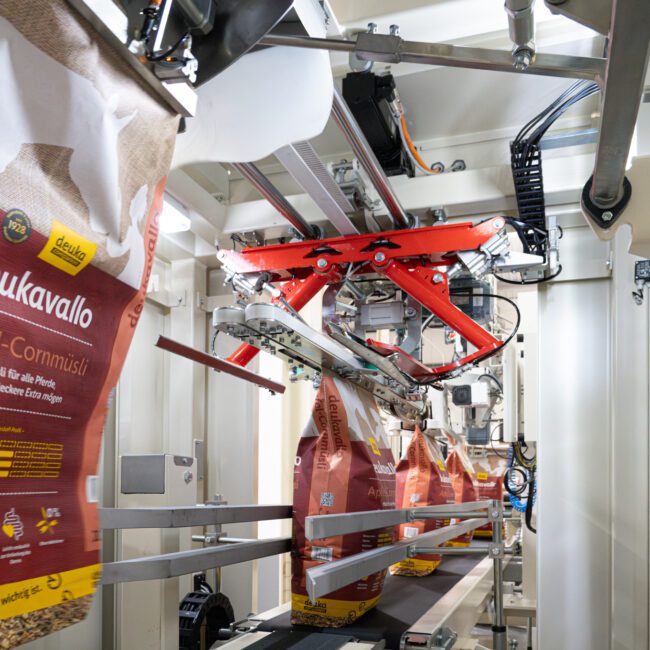 Bagging machine for animal feed