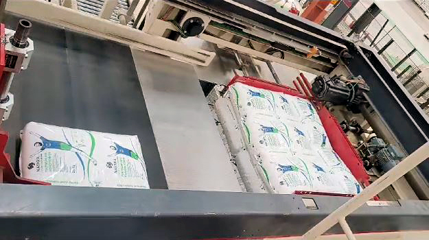 High-level infeed palletizer at Nayara Energy facilities