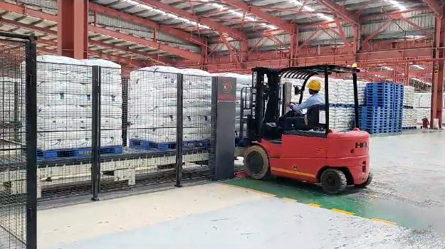 High-level infeed palletizer at Nayara Energy facilities